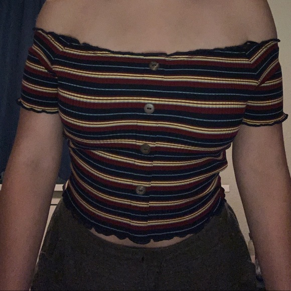 SOLD Cute, multi colored crop top - Picture 3 of 3